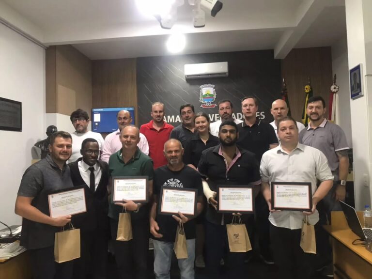 Socorristas voluntários de Roca Sales são homenageados na Câmara de Vereadores