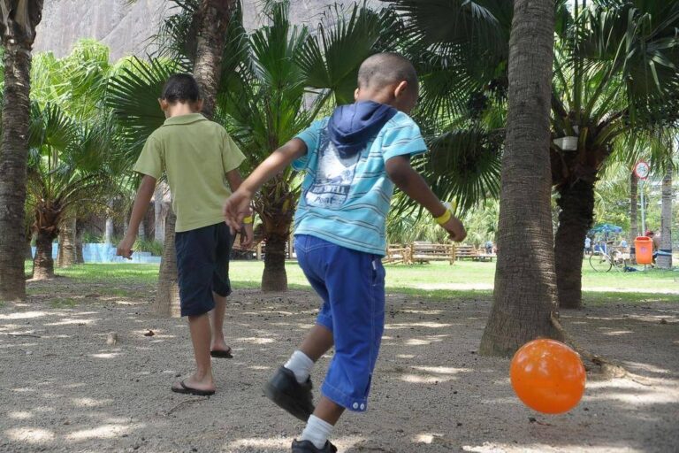 Queda, afogamento e queimadura lideram acidentes de crianças em férias