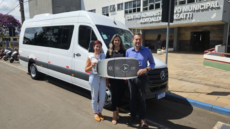 Encantado recebe novo veículo para transporte de pacientes