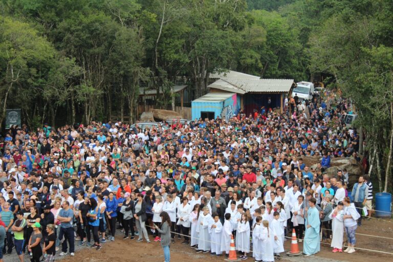 Valor da água vendida durante ‘’Via Sacra’’ de Encantado será destinado ao custeio das vestimentas dos atores