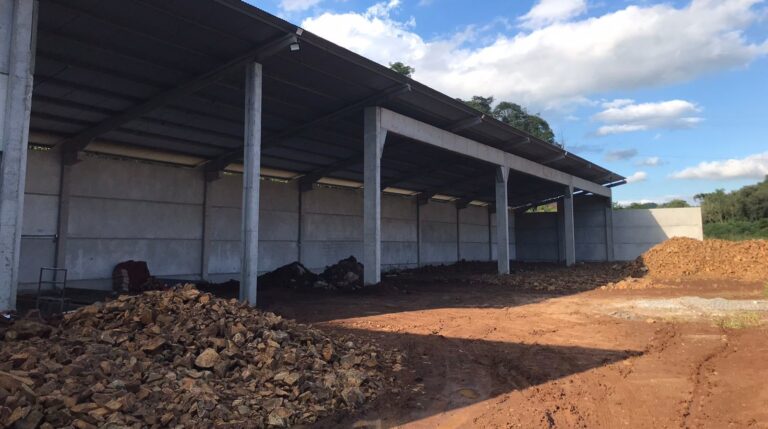 Obras do novo Parque de Máquinas de Relvado avançam em Linha Poço da Lage