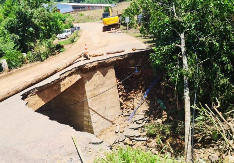 Relvado inicia reconstrução de pontes danificadas pelas chuvas