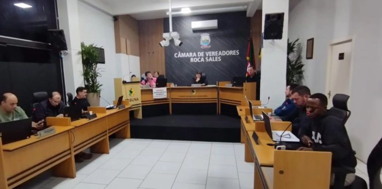 Denúncia contra vereador de Roca Sales por fala racista é suspensa por falta de quórum
