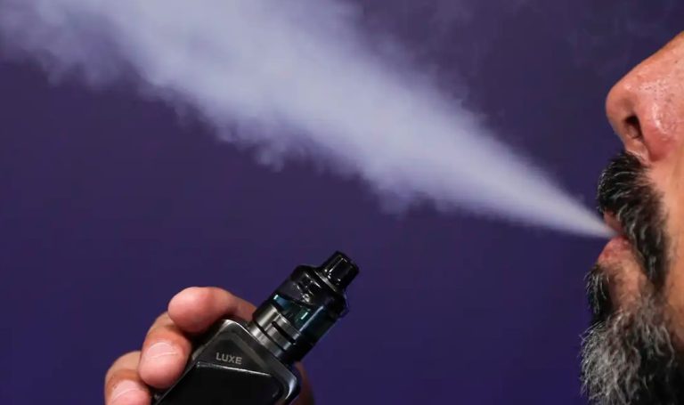 Comissão adia votação de projeto que regulamenta cigarros eletrônicos