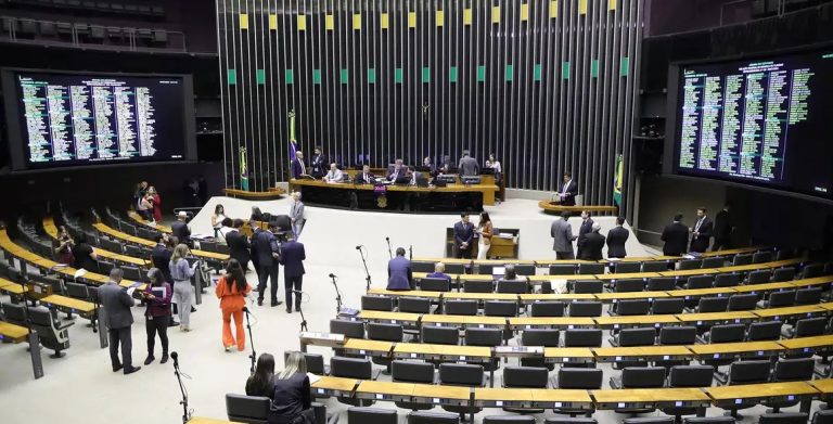 Câmara aprova urgência de texto sobre impostos da reforma tributária