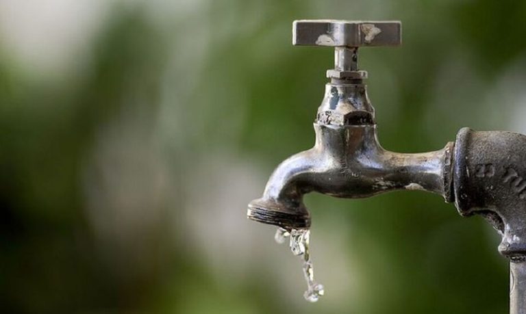 Rompimento em rede de distribuição afeta abastecimento em seis bairros
