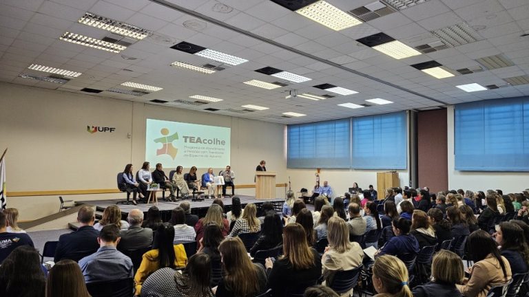 Encontro Estadual sobre o Programa TEAcolhe reúne 400 participantes em Passo Fundo