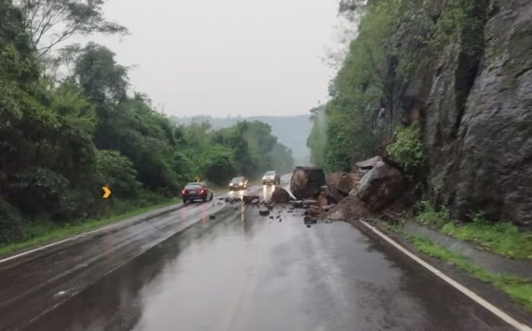 Queda de barreira interrompe tráfego na Rota do Sol em Westfália