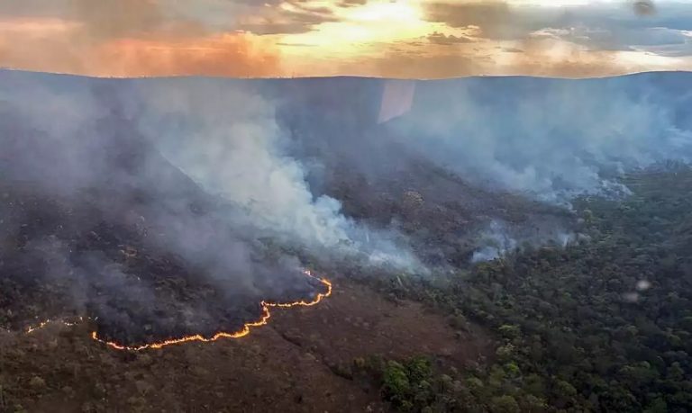 Governo federal prepara medida provisória para abrir crédito extra de R$ 500 milhões para combate a incêndios