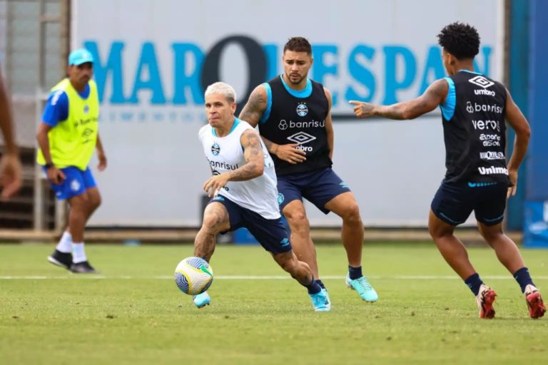 Grêmio treina para enfrentar o Cruzeiro no Brasileirão