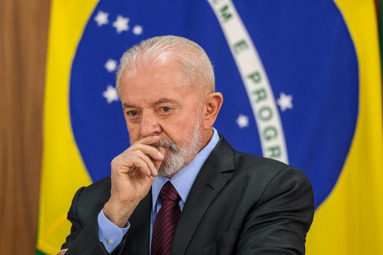 Lula é operado às pressas em São Paulo após sentir dor na cabeça