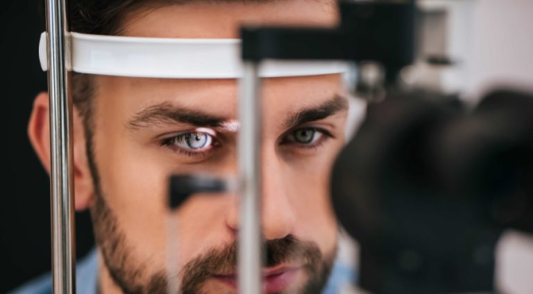 Realização de exames de retina no SUS cresce quase 50% desde 2019