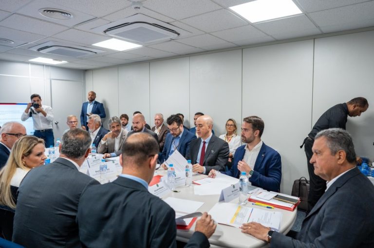 Governador atualiza avanços em sistemas de proteção de cheias e do Plano Rio Grande em encontro com ministros