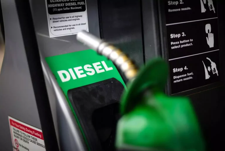 Petrobras avisa a Lula que precisa reajustar diesel; impacto pode chegar a R$ 0,24 por litro