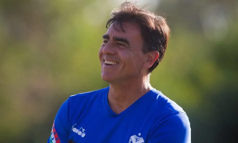Gustavo Quinteros, novo técnico do Grêmio, inicia trabalho no CT Luiz Carvalho