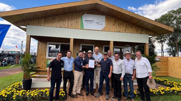 Paraná formaliza 100 casas rurais sustentáveis para agricultores do Rio Grande do Sul