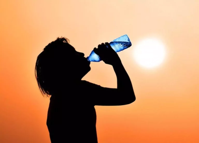 Secretaria da Saúde alerta sobre cuidados no calor extremo no RS