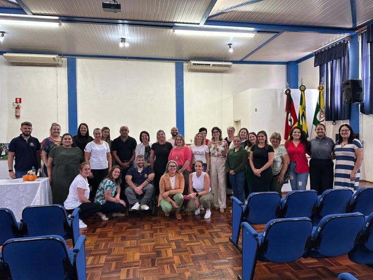 Reunião da AMAT aborda pautas importantes para a Assistência Social