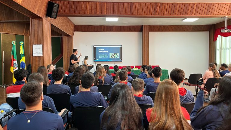 Oficinas apresentam o Canto da Lagoa para alunos de Encantado