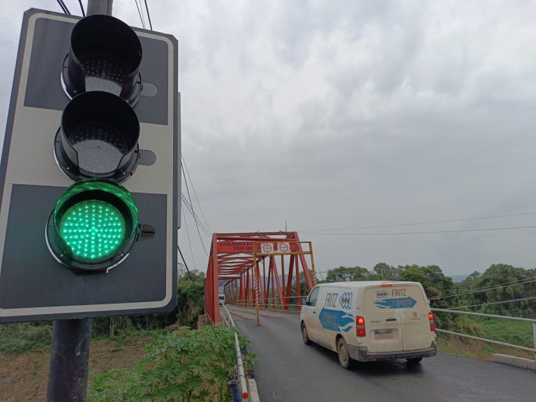 Semáforo na Ponte de Ferro entre Lajeado e Arroio do Meio tem novos tempos definidos