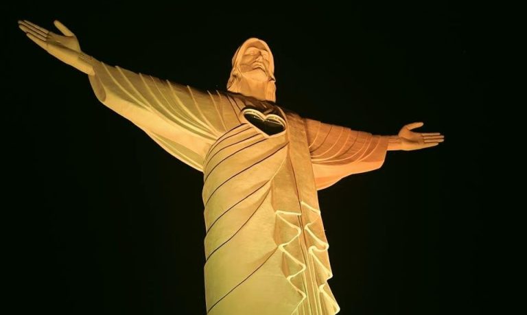 Cristo Protetor se une ao Maio Amarelo com iluminação especial e ações educativas