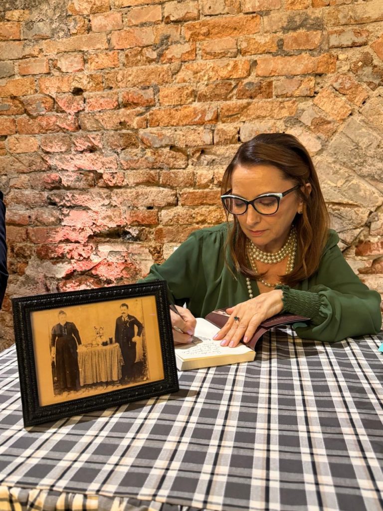 História da imigração italiana é recriada em livro lançado no RS