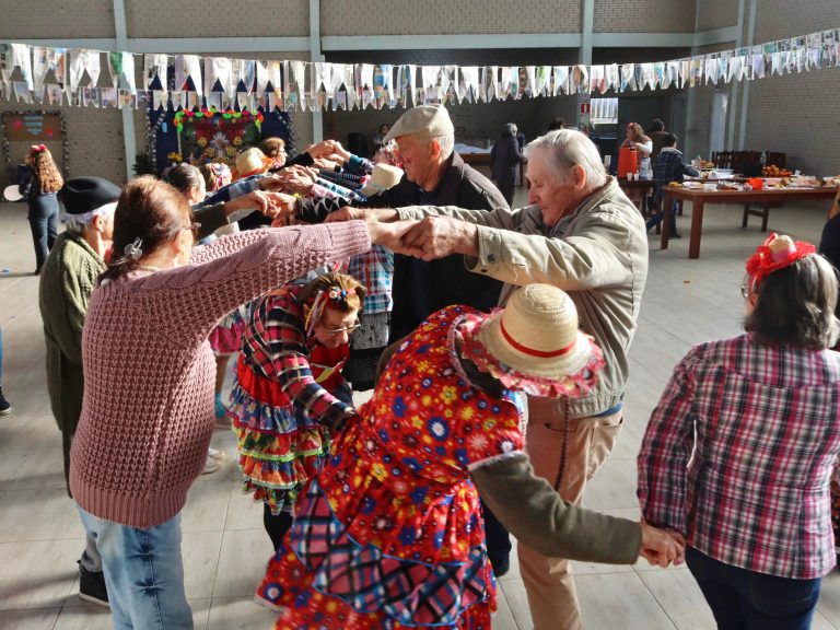 CRAS de Muçum realiza festa de São João com mais de 100 participantes