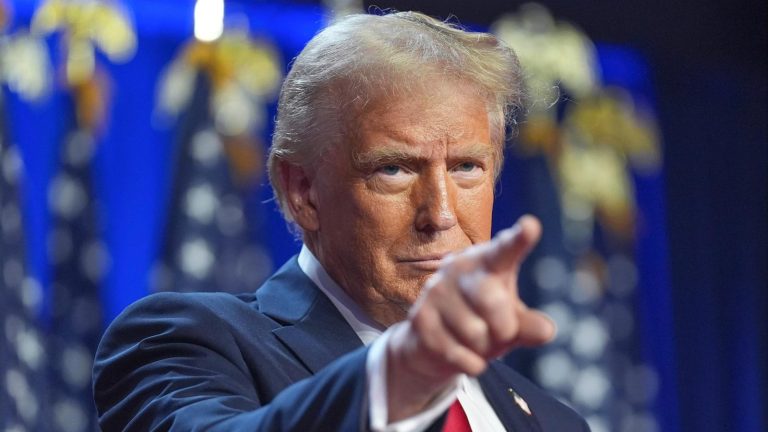 Trump assina decreto que impõe tarifa de 50% sobre importações do Brasil