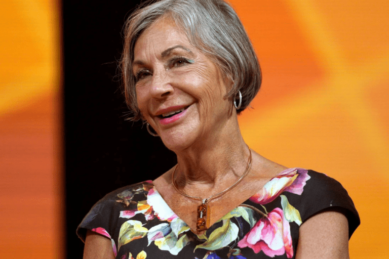 Mulher mais rica do mundo inaugura faculdade de medicina com ensino gratuito nos EUA