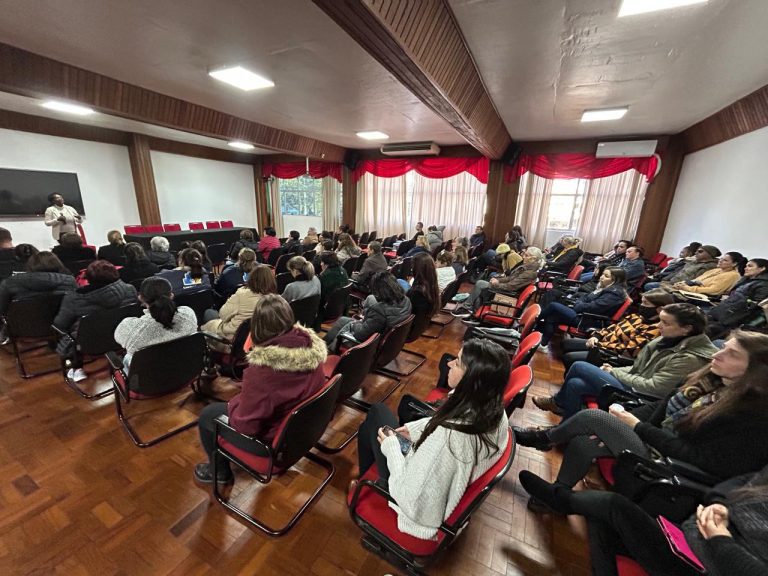 Conferência em Encantado reúne representantes e comunidade para definir prioridades do SUS no município