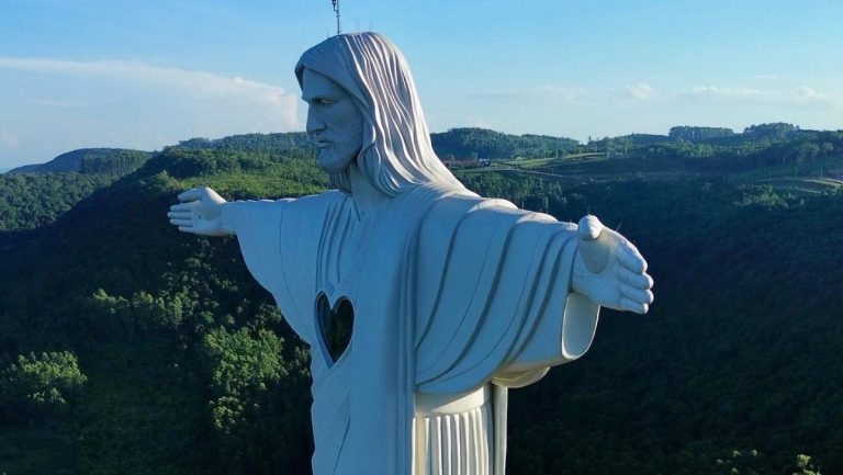 Elevador de acesso ao mirante no coração do Cristo Protetor começa a operar em 29 de julho