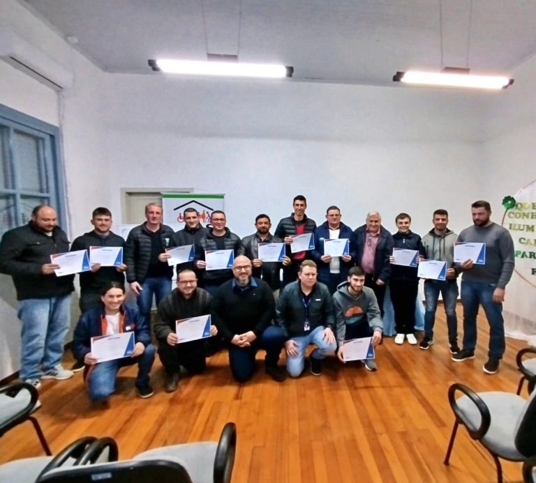 Relvado forma 14 moradores em curso de eletricista predial com apoio do Senai