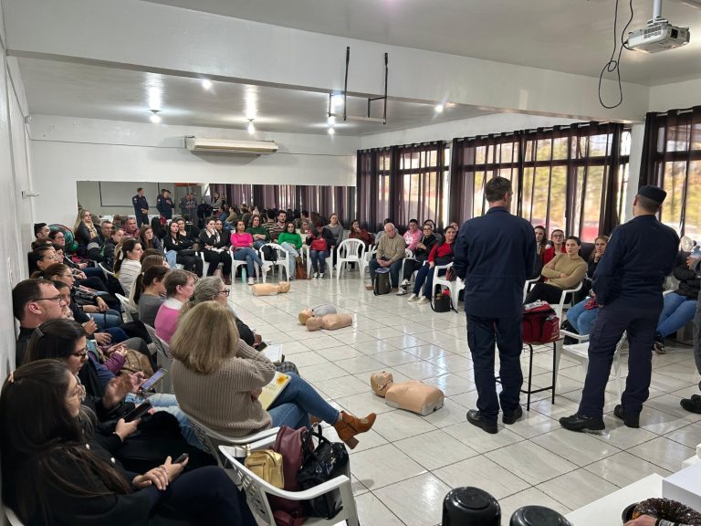 Formação sobre a Lei Lucas capacita profissionais de escolas de Roca Sales com apoio dos bombeiros de Encantado