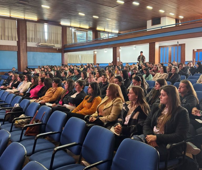 Rede municipal de Encantado recebe capacitação sobre TEA e primeiros socorros