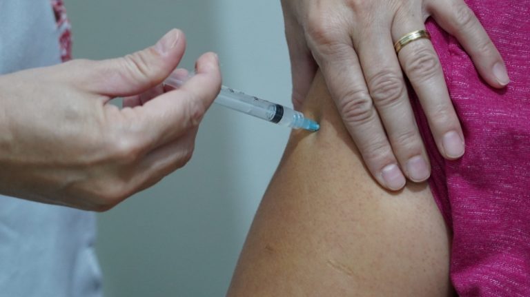 Rio Grande do Sul registra recorde de internações e mortes por gripe em 2025; vacinação segue abaixo da meta