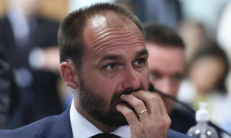 Eduardo Bolsonaro insinua ligação entre Moraes e crime contra seus avós no Rio