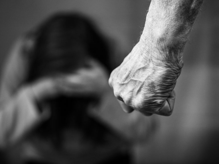 Jovem de 23 anos é agredida após discussão em Roca Sales
