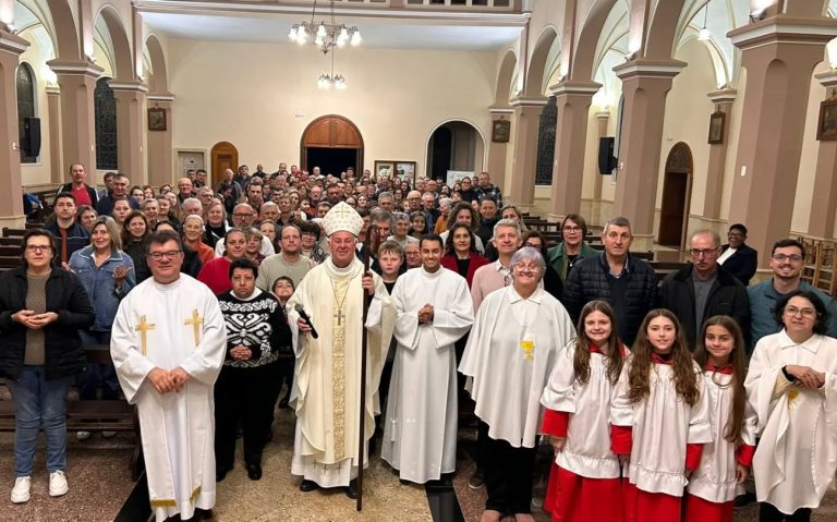 Bispo Dom Carlos Romulo inicia agenda em Roca Sales com missa na matriz São José