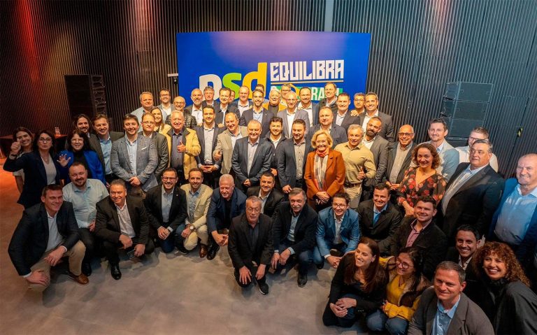 Jonas Calvi se filia ao PSD com outros 30 prefeitos gaúchos em ato na Capital
