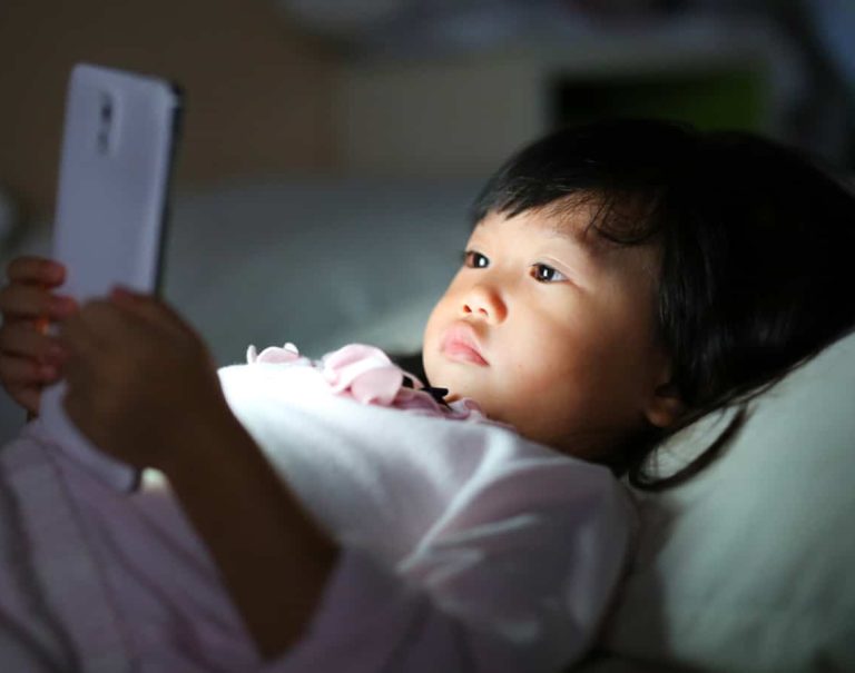 Cidade no Japão quer limitar uso de celular por menores a duas horas por dia