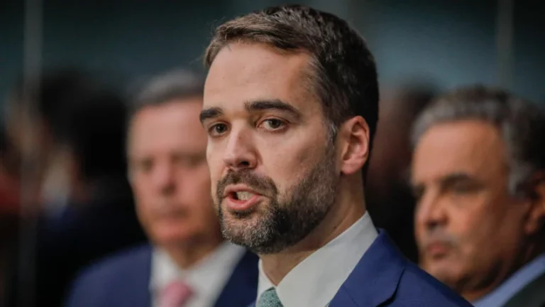 Eduardo Leite cobra serenidade após prisão de Bolsonaro e critica radicalização