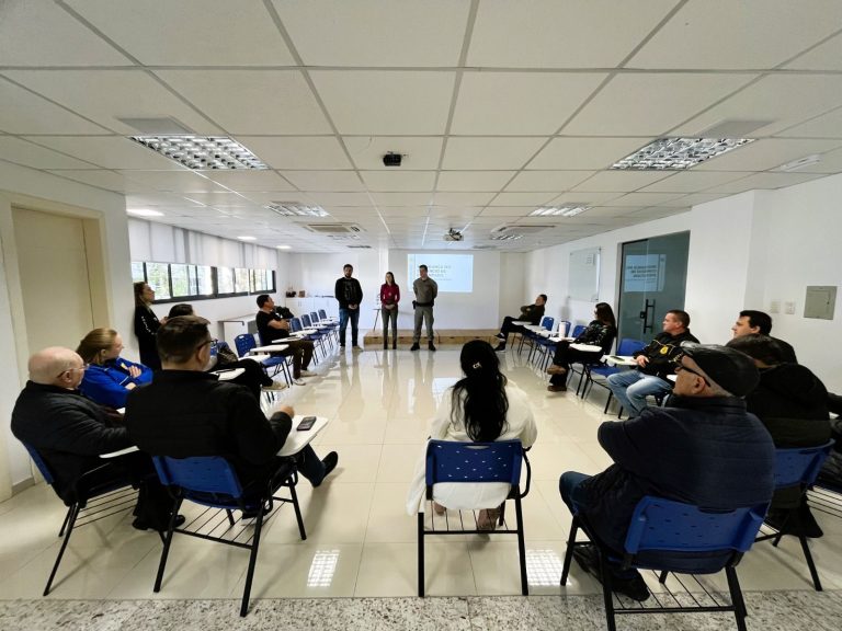 BM e Polícia Civil discutem prevenção a crimes com lojistas de Encantado