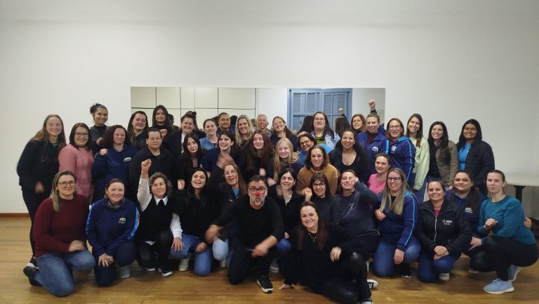 Educadores de Relvado participam de capacitação durante a pausa escolar