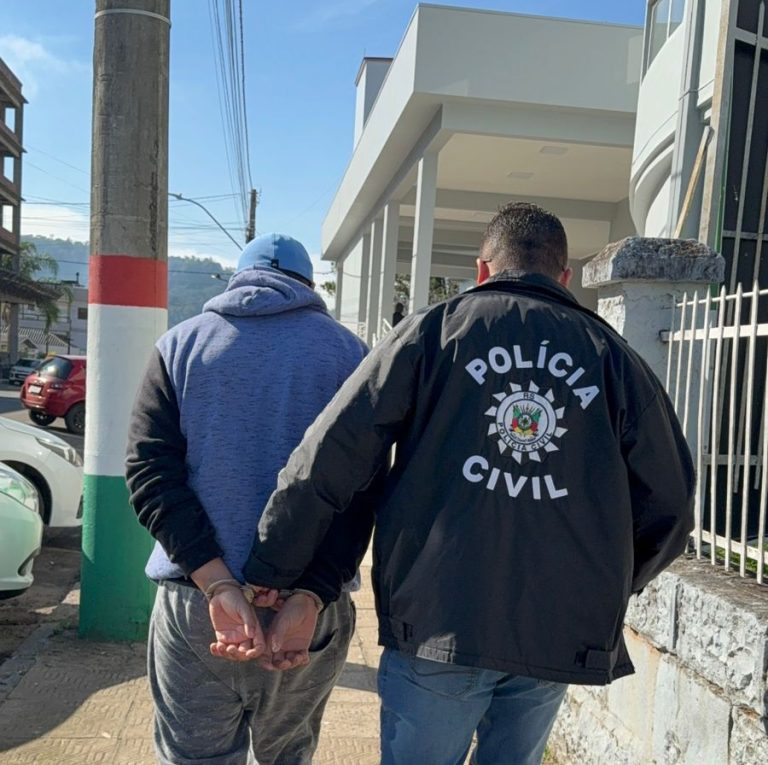 Terceiro suspeito é preso por morte de homem encontrado em carro no bairro Porto XV