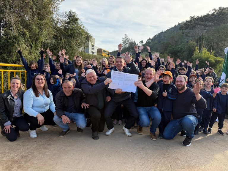 Relvado inaugura primeira ponte reconstruída após enchente de 2024