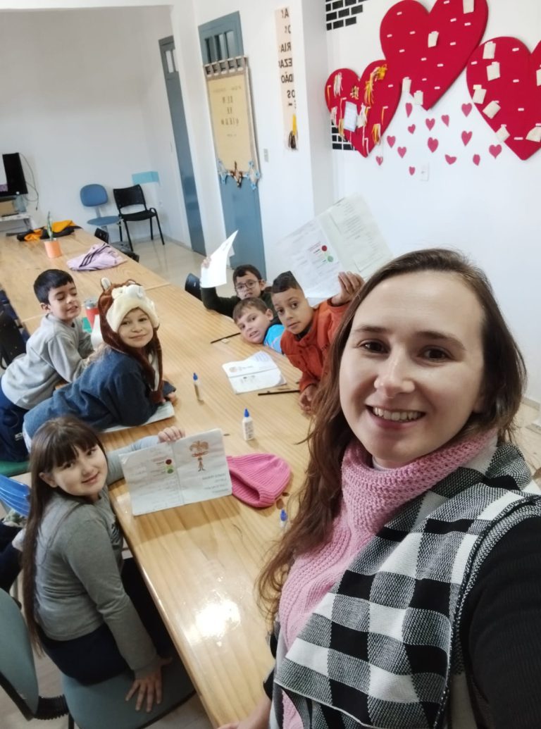 Relvado promove oficinas para trabalhar sentimentos em crianças e adolescentes