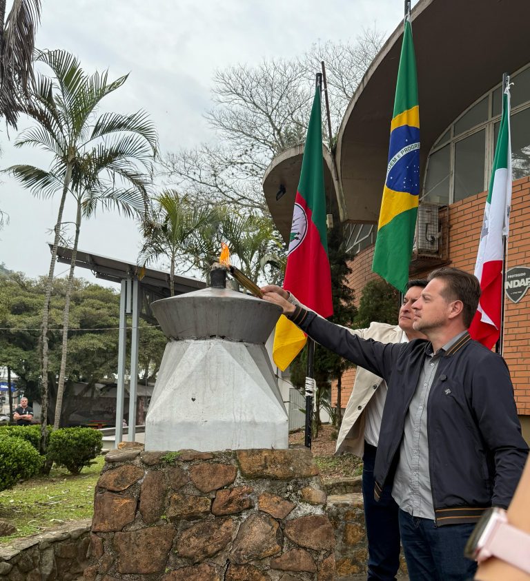 Encantado recebe a Centelha da Pátria em solenidade cívica
