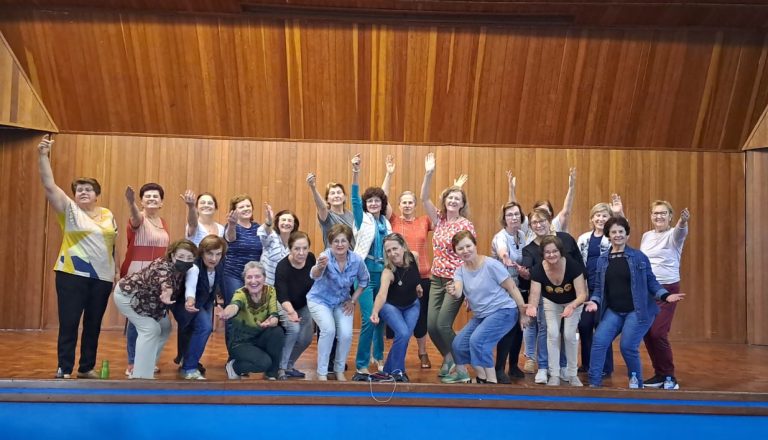 Coral Vida e Canto encerra turnê dos 25 anos com apresentações marcantes na região