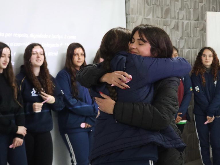 CRAS de Muçum promove rodas de conversa sobre o Agosto Lilás com estudantes
