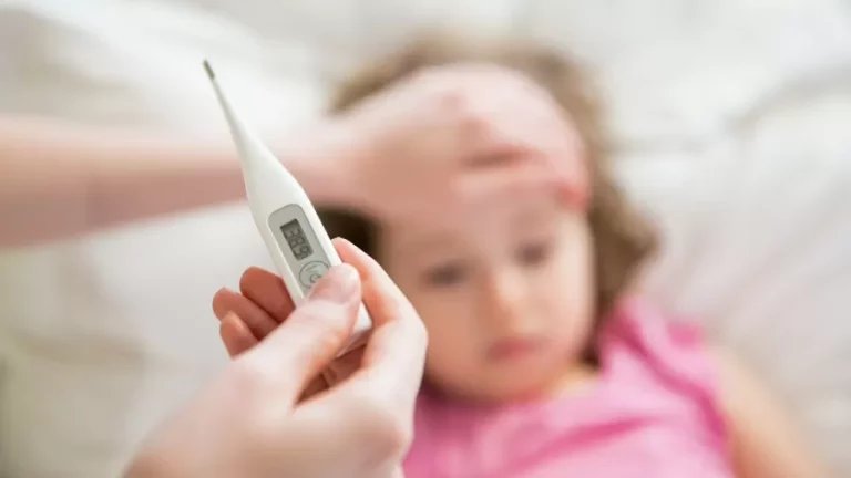 Pediatras reduzem para 37,5°C o limite que caracteriza febre em crianças
